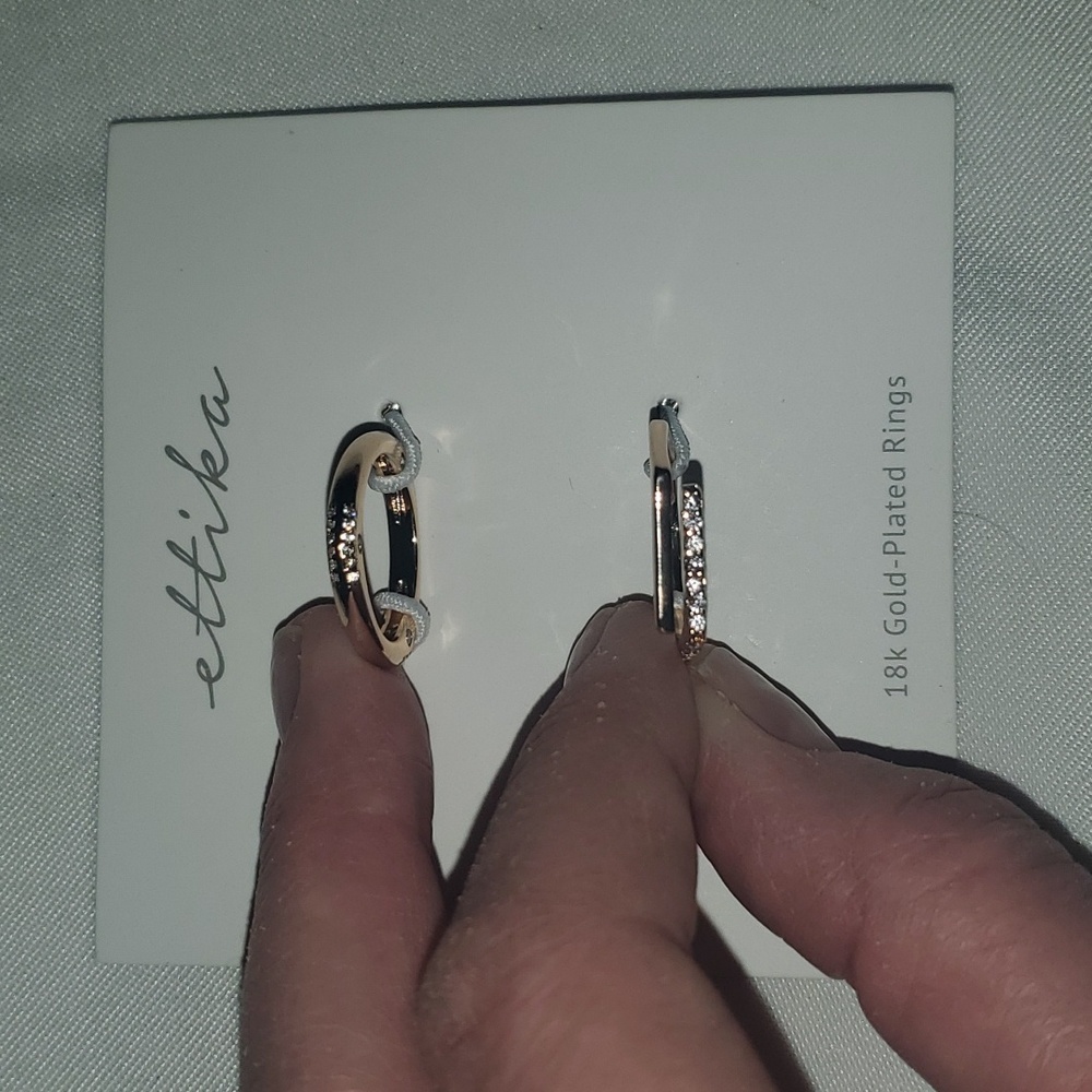 NWOT gold rings with crystal accent